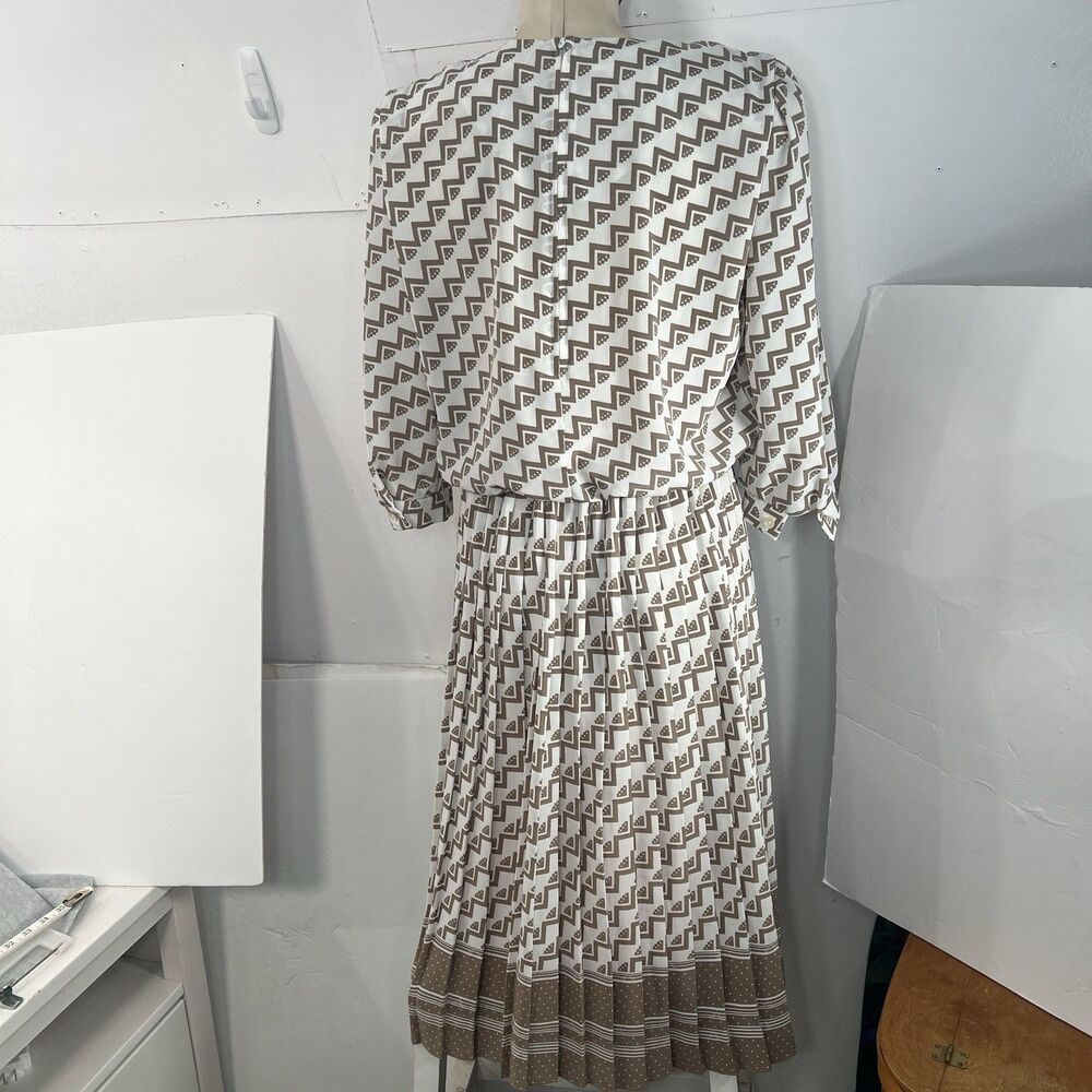 Vintage VLP Dress 80s Geometric Blouson tan cream w Pleated Skirt Size 10P - Picture 3 of 16